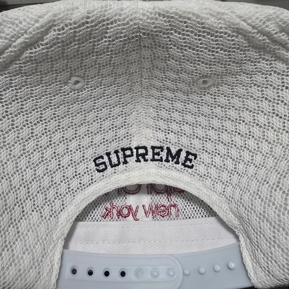 Supreme Classic Logo Air Mesh White Snap Back Hat Brand New - Picture 2 of 3
